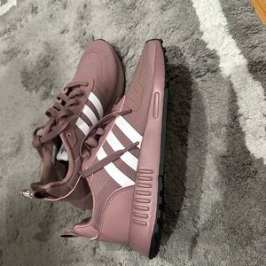Adidas mauve women’s sneakers brand new